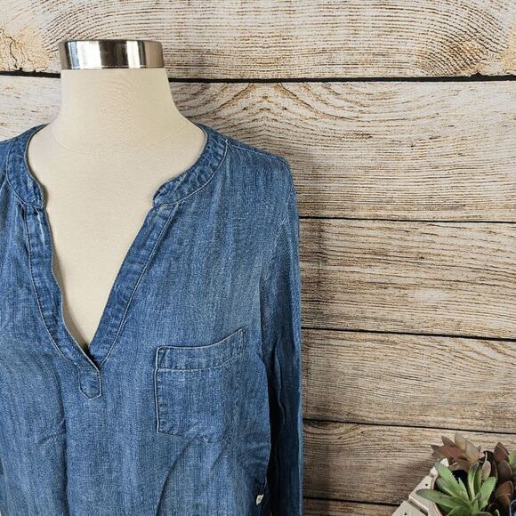 Lou & Grey Women's Split Neck Roll Tab Sleeve Chambray Top Size Extra Small - Picture 4 of 7